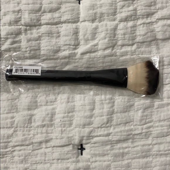 NYX Professional Face Brush - Picture 3 of 3